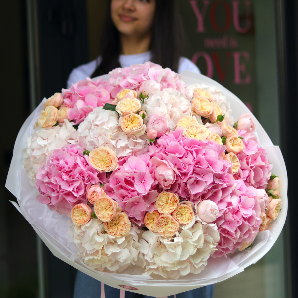 Bouquet with hydrangeas, bush peonies and peonies BIG 136