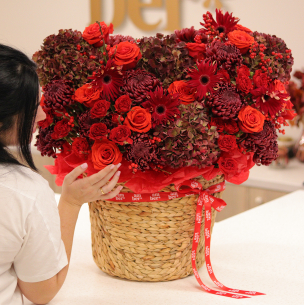 BIG 34 Basket with hydrangeas, gerberas, chrysanthemums, ilex and roses