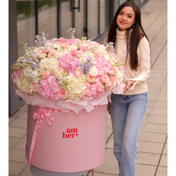 BIG 25 Arrangement in a 4XL box with hydrangeas, peony roses, delphinium, ranunculus and lilac