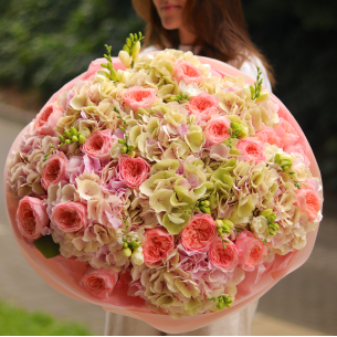 Bouquet with hydrangeas, peony roses and freesia BIG 138