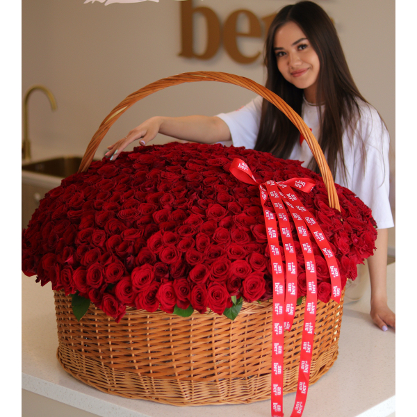 BIG 35 Arrangement in a basket of 501 roses