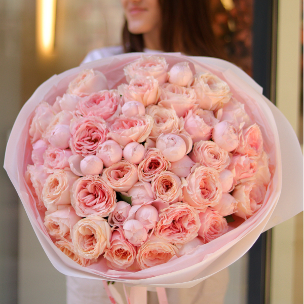 A bouquet of a mix of peony roses of the Tsumugi and Peony Pink varieties BIG 03