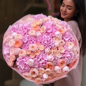 Bouquet with hydrangea and peony roses BIG 17