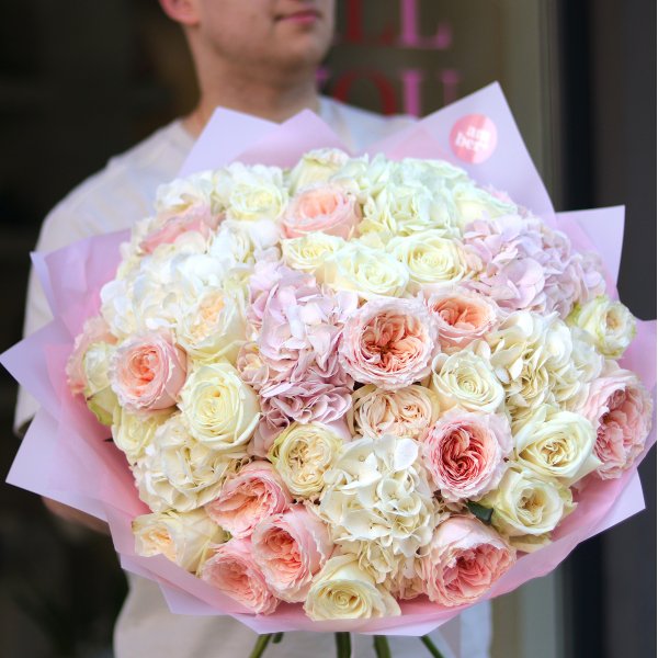Bouquet with hydrangeas and peony roses BIG 116