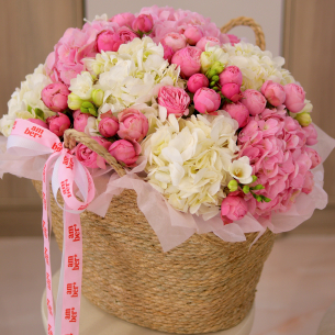 BIG 39 Arrangement in a basket with hydrangeas and bush peony roses
