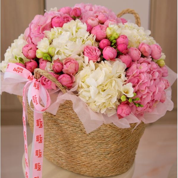 Arrangement in a basket with hydrangeas and bush peony roses BIG 39