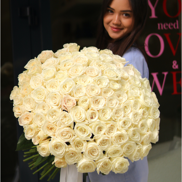 Monobouquet of white roses BIG 89