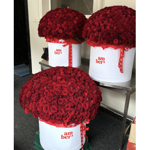 3 compositions in a box of 1503 roses BIG 21