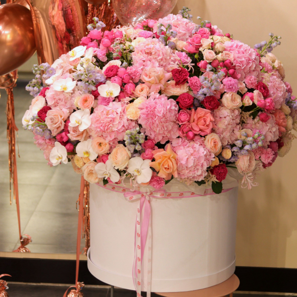 Luxurious flower arrangement in size XXXL