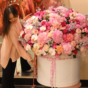 BIG 64 Luxurious flower arrangement in size XXXL