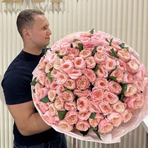 Монобукет зі 101 піоновидної троянди BIG 77