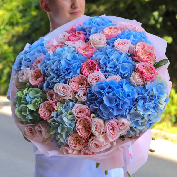 Bouquet with hydrangeas and peony roses BIG 78 