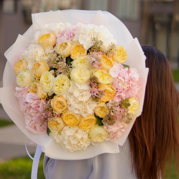 Bouquet with hydrangeas, peony roses and lilac BIG 72