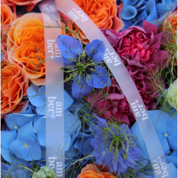 Bouquet with hydrangeas, peony roses, nigella and dianthus BIG 84