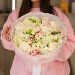 BOUQUET 07 Bouquet with hydrangeas, peonies, bush roses and freesias