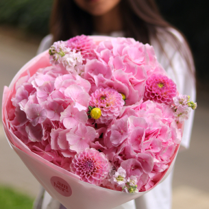 Букет з гортензіями, жоржинами та матіолою BOUQUET 315