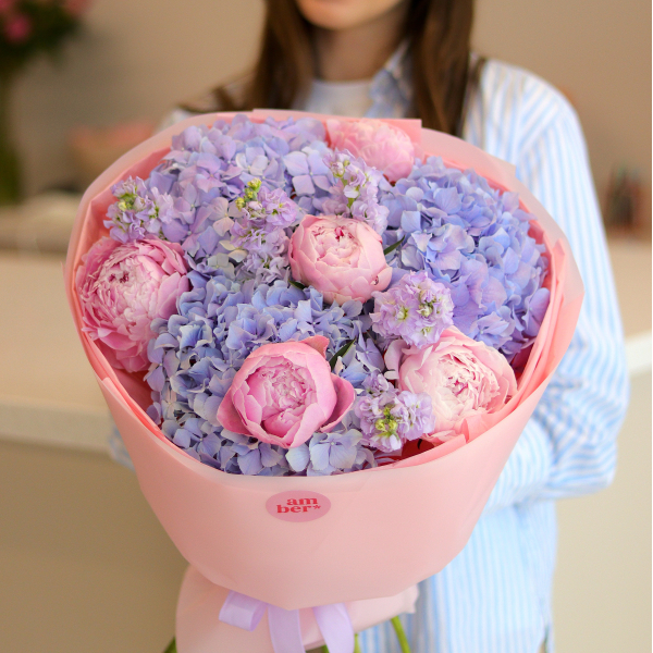 BOUQUET 103 Bouquet with hydrangeas, peonies and mattiola