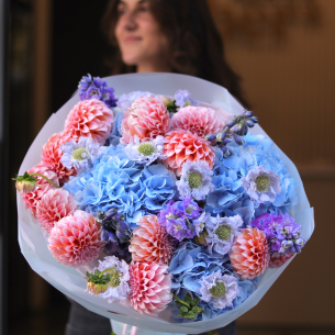 Bouquet with hydrangeas, dahlias, delphinium and scabiosa BOUQUET 211