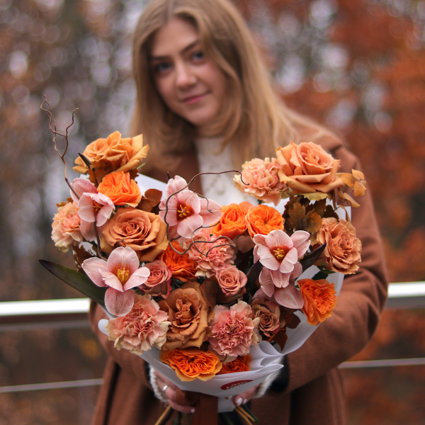 Букет з тюльпанами, діантусами та піоновидними трояндами BOUQUET 63