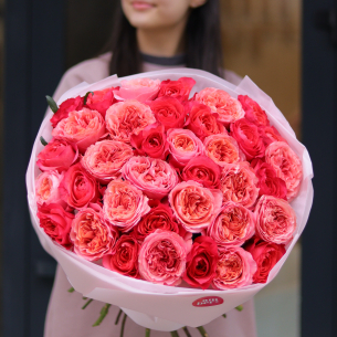MONO 130 Monobouquet from a mix of peony roses