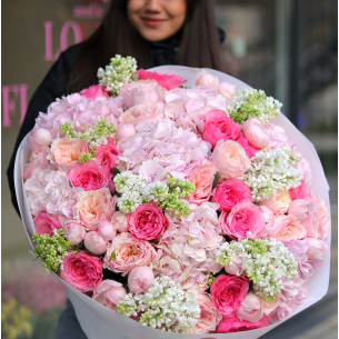 BIG 113 Bouquet with hydrangea, lilac and peony roses