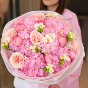 BOUQUET 15 Bouquet with peony roses, hydrangeas, peonies and freesia