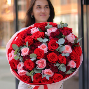 Bouquet from a mix of roses and eucalyptus BOUQUET 95