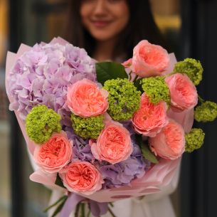 Букет з гортензіями, піоновидними трояндами та вібурнумом BOUQUET 97
