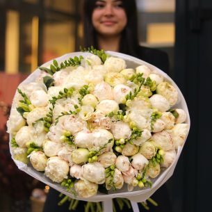 BOUQUET 242 Bouquet with peonies and freesia