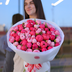 BOUQUET 238 Bouquet with Etched Salmon and Coral Charm peonies. In the photo 71 pcs.