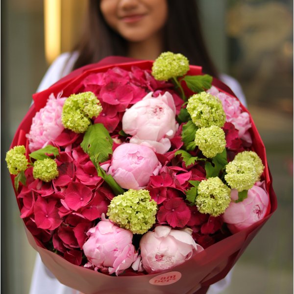 Bouquet with peonies, hydrangeas and viburnum BOUQUET 90