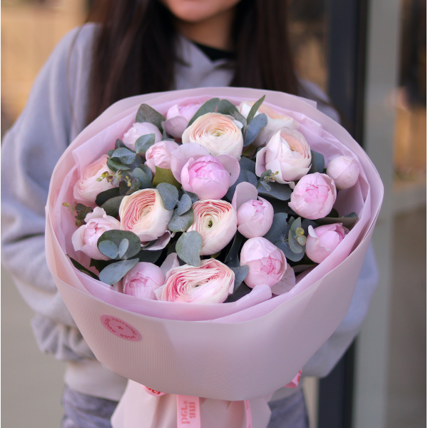 Bouquet with peony roses, ranunculus and eucalyptus BOUQUET 128