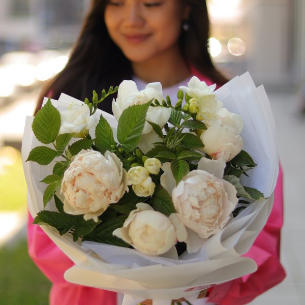 Bouquet with peonies, freesia and raspberry leaves BOUQUET 100