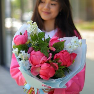 BOUQUET 23 Bouquet with peonies, delphinium and raspberry leaves