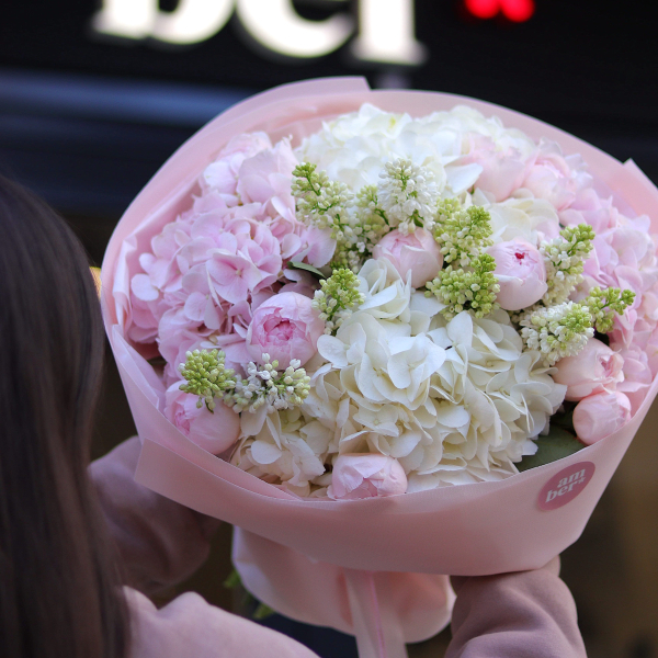Букет з гортензіями, бузком та піоновидними трояндами BOUQUET 269