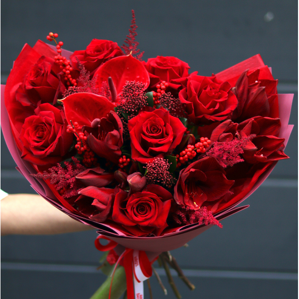 Bouquet with amaryllis, roses, anthuriums, astilbe, ilex and skimia BOUQUET 47