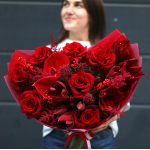 Bouquet with amaryllis, roses, anthuriums, astilbe, ilex and skimia BOUQUET 47