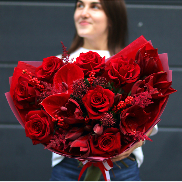 Bouquet with amaryllis, roses, anthuriums, astilbe, ilex and skimia BOUQUET 47