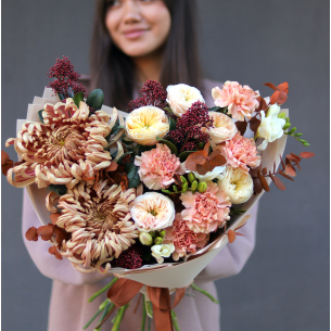 Bouquet with chrysanthemums, peony roses, skimia and dianthus BOUQUET 70