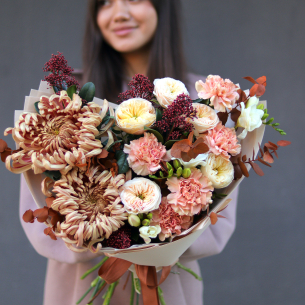 Bouquet with chrysanthemums, peony roses, skimia and dianthus BOUQUET 70