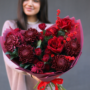 Bouquet with ilex, chrysanthemum, bush roses and astilbe BOUQUET 73