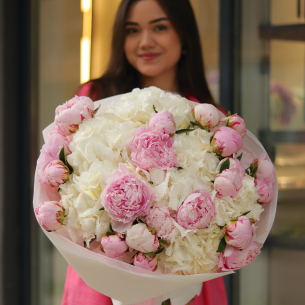 BOUQUET 309 Букет з півоніями та гортензіями