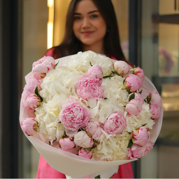 Bouquet with peonies and hydrangeas BOUQUET 309