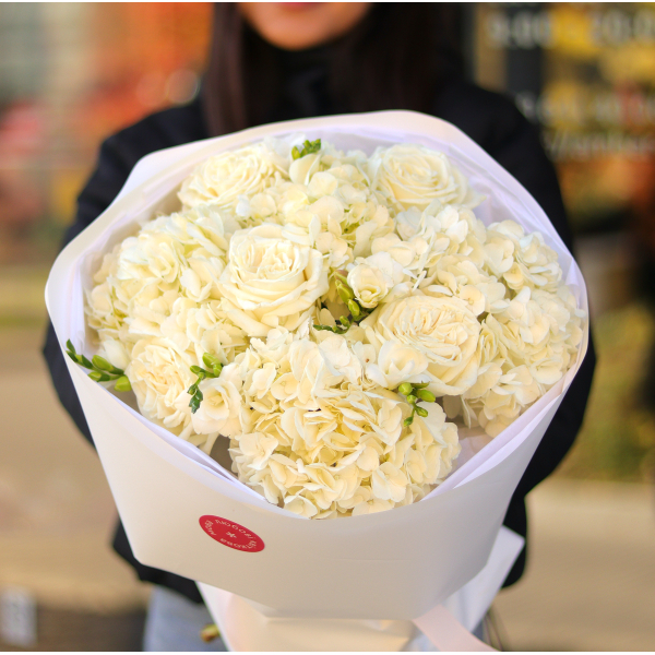 Bouquet with hydrangeas, peony roses and freesia BOUQUET 85