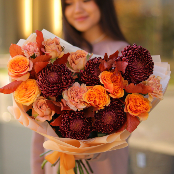 Букет з піоновидних троянд, хризантеми та діантусів BOUQUET 81