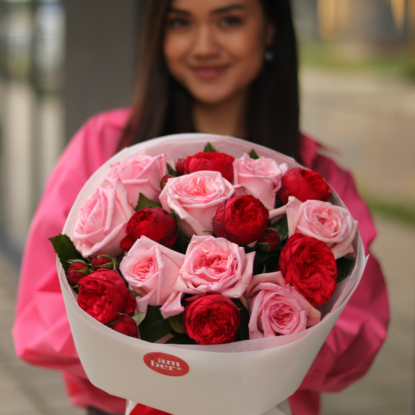 Букет з міксу піоновидних троянд BOUQUET 310