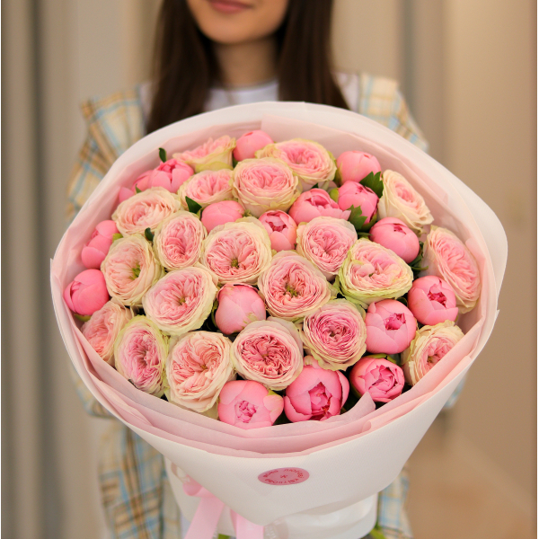 Букет з півоніями та піоновидними трояндами BOUQUET 123