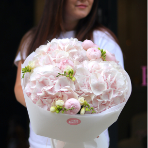 Букет з гортензіями, піоновидними трояндами та фрезією BOUQUET 314
