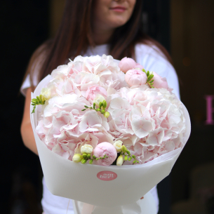 Букет з гортензіями, піоновидними трояндами та фрезією BOUQUET 314
