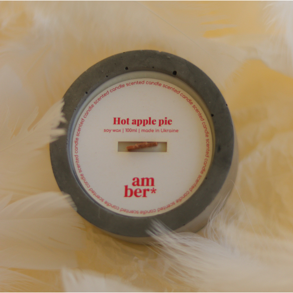 Scented soy candle HOT APPLE PIE. The volume is 100 ml CANDLE 30